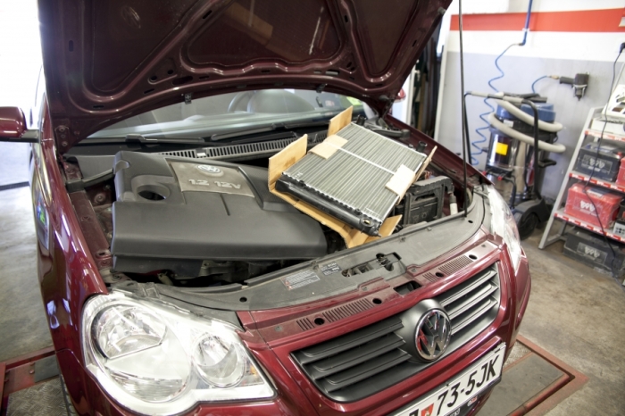 Polnjenje in popravila avto klimatske naprave